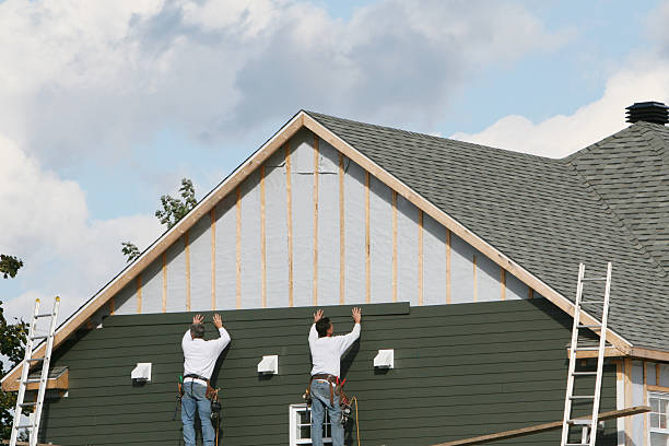 Professional Siding technician working in Watchung, NJ